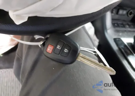 2017 Toyota Highlander Le z USA, uszkodzony, nr VIN 5TDBZRFH1HS430502